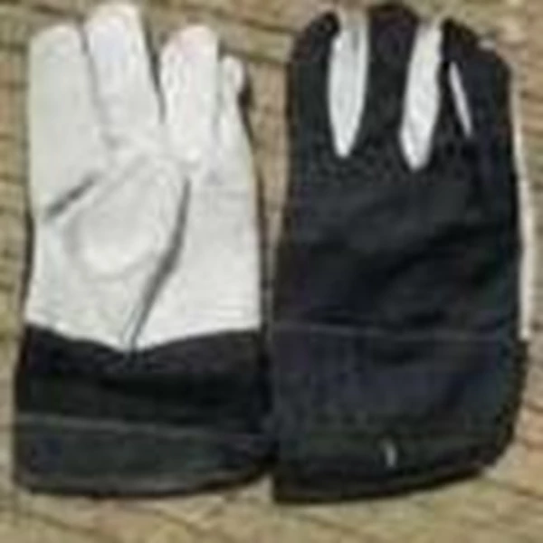 Local Combination Of Gloves